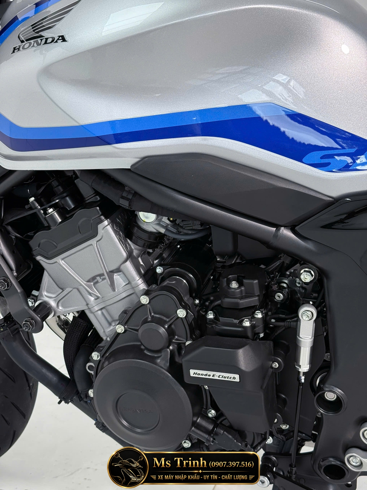 Động cơ Honda CB500SF 2026 hoàn thiện sắc nét cùng hệ thống làm mát bằng dung dịch hiệu quả